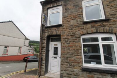 house - terraced for rent ynyscynon road