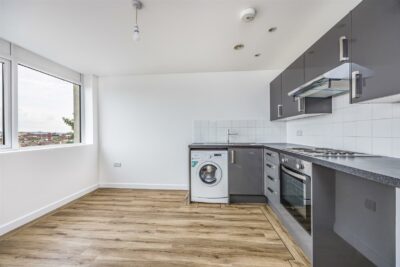 flat for rent kingston crescent