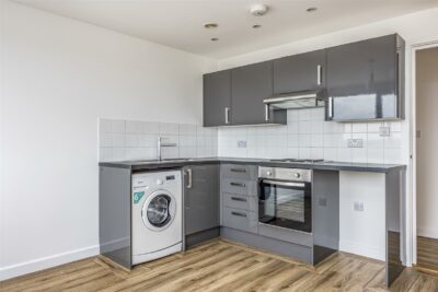 flat for rent kingston crescent