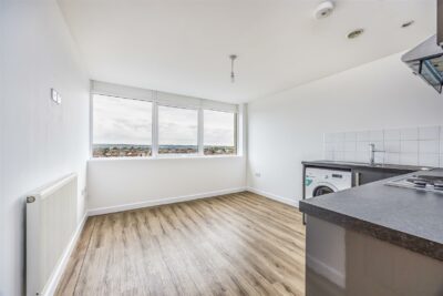 flat for rent kingston crescent