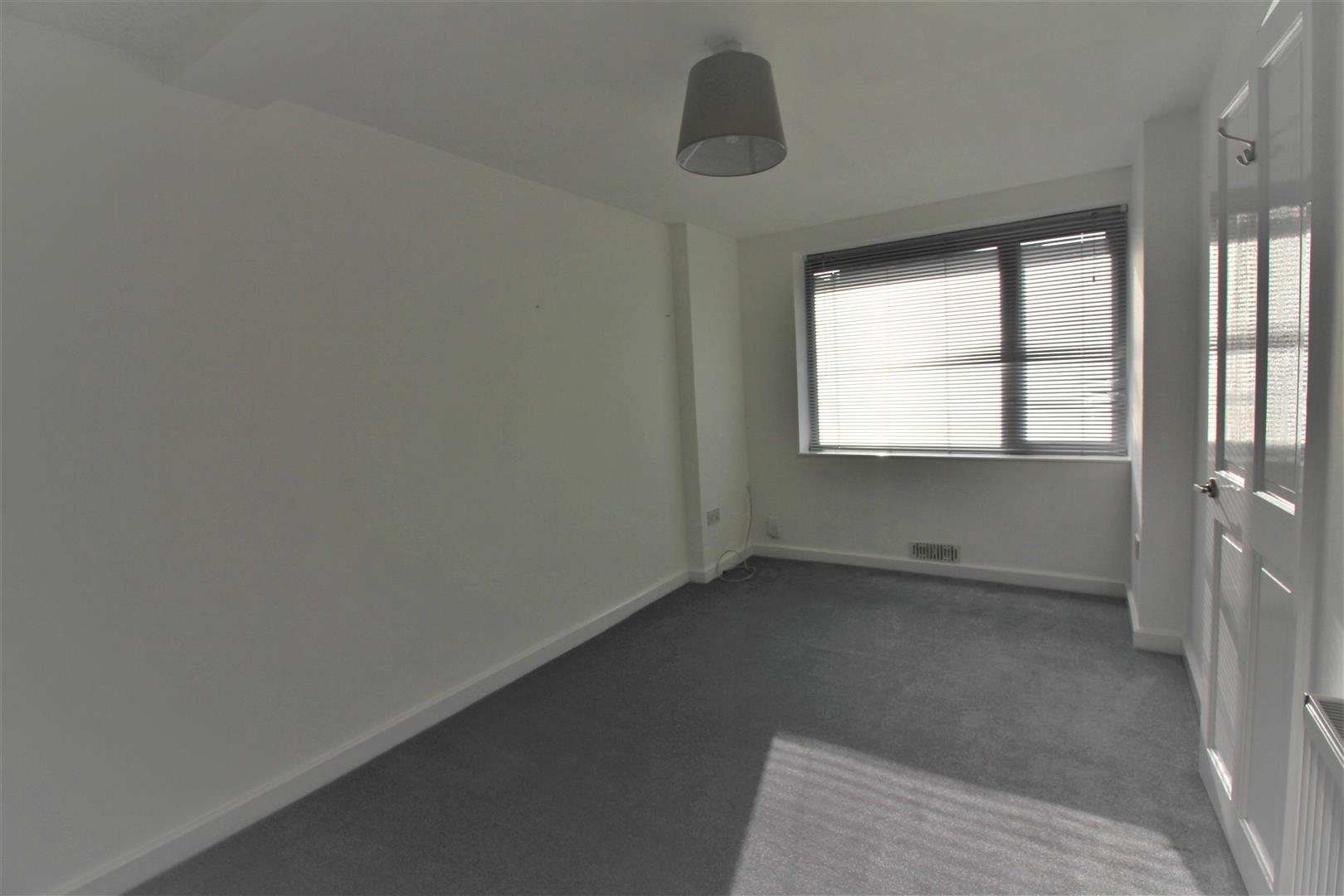 flat for rent pen park road