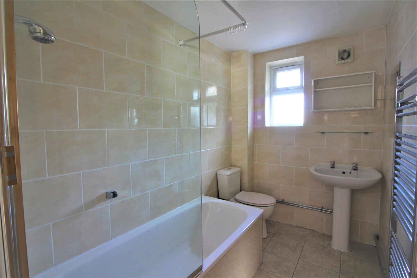 flat for rent pen park road