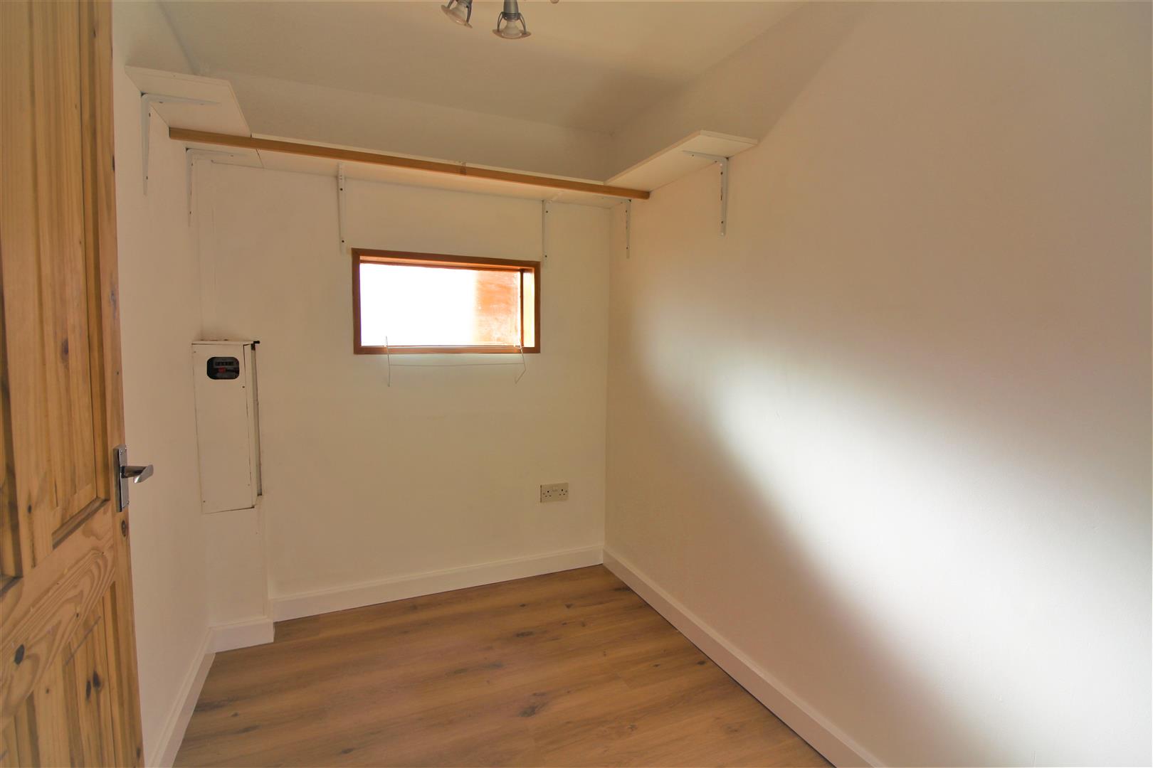 flat for rent pen park road