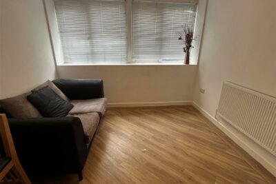 flat for rent isambard brunel road