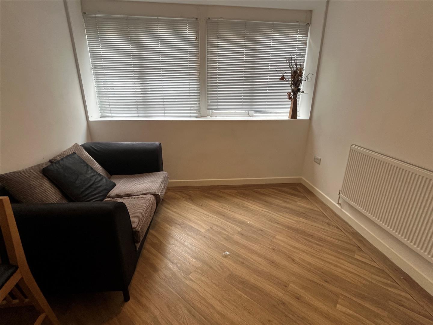 flat for rent isambard brunel road