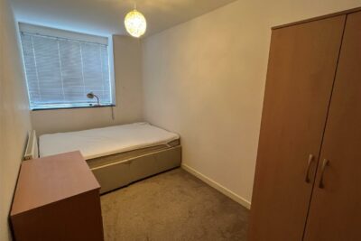 flat for rent isambard brunel road