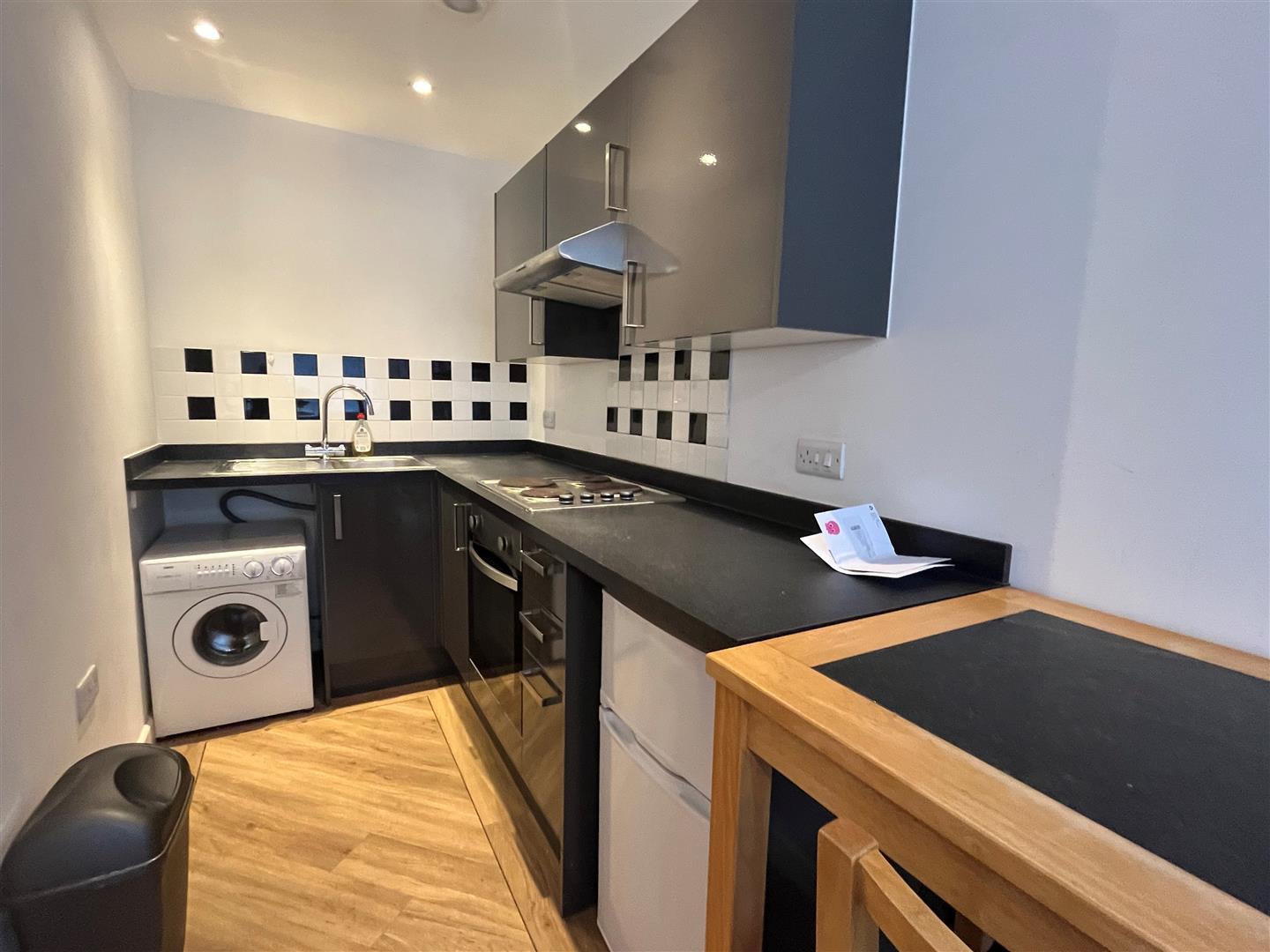 flat for rent isambard brunel road