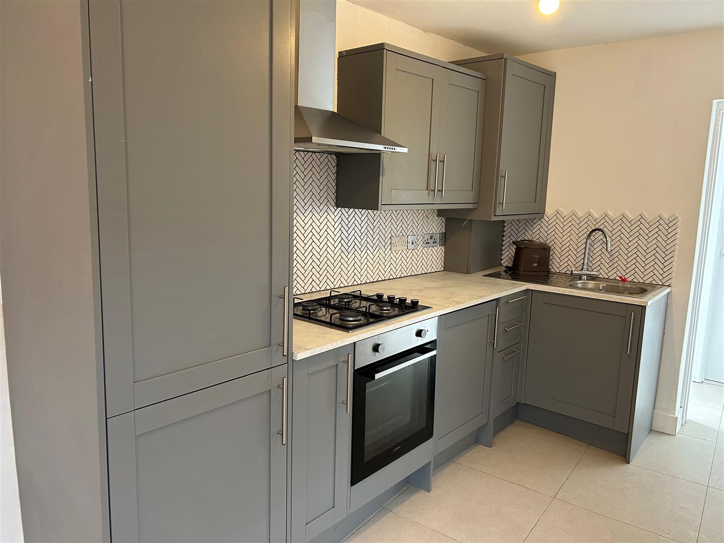 apartment for rent llantrisant street