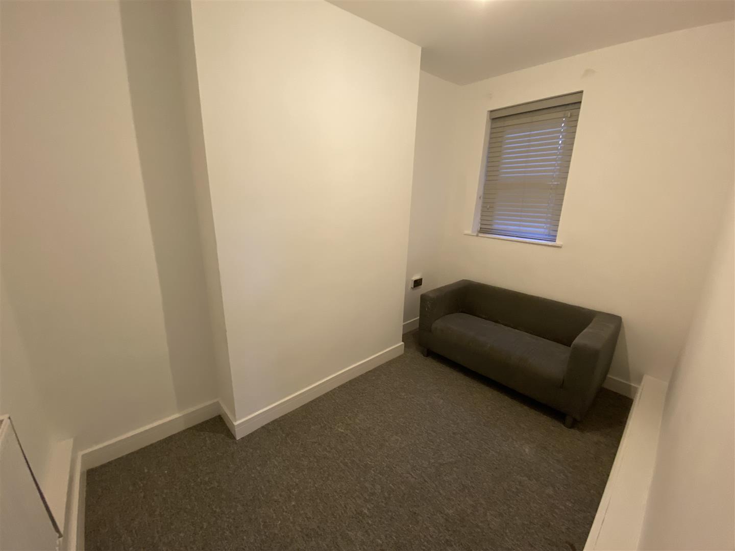 apartment for rent llantrisant street