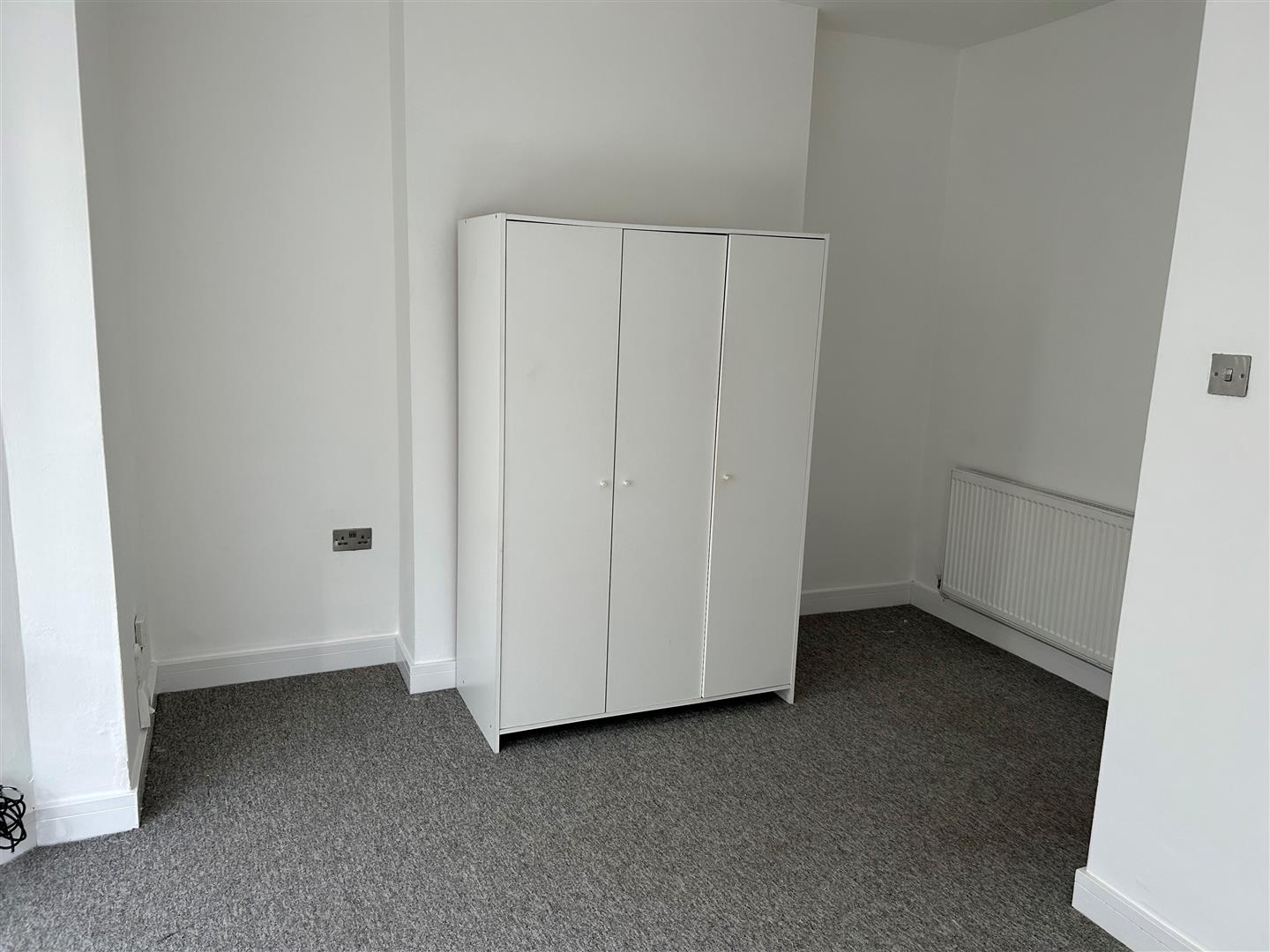 apartment for rent llantrisant street