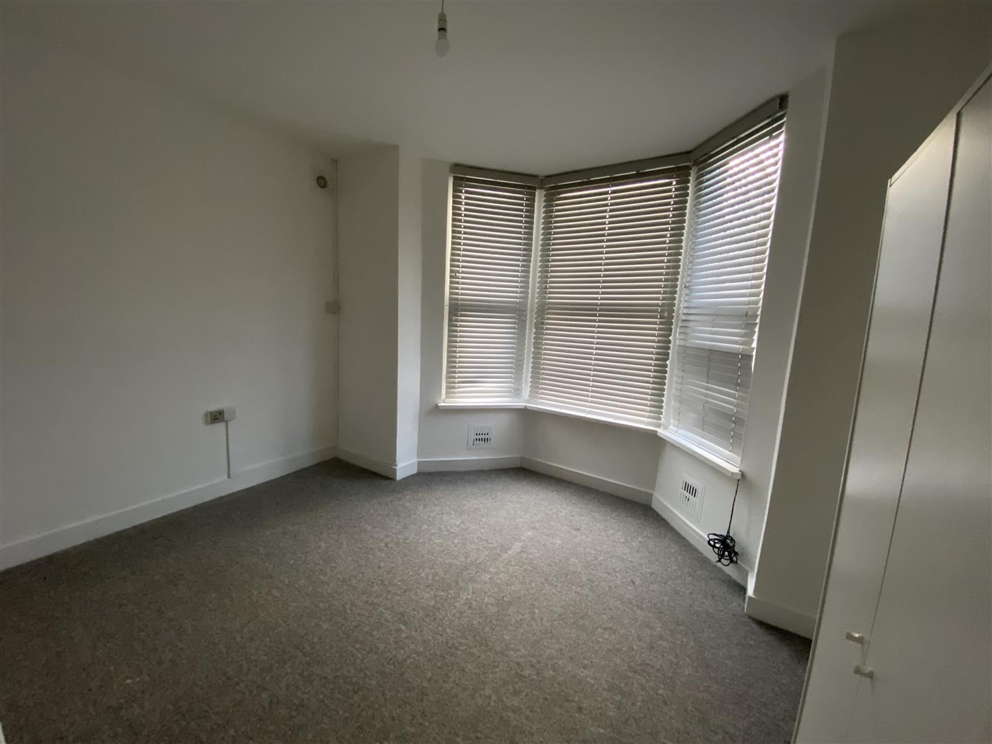 apartment for rent llantrisant street