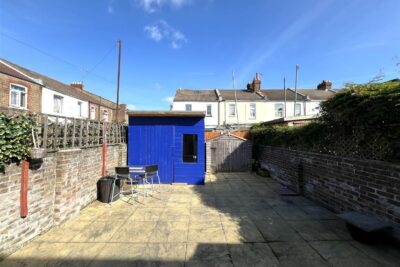 house - end terrace for sale claydon avenue