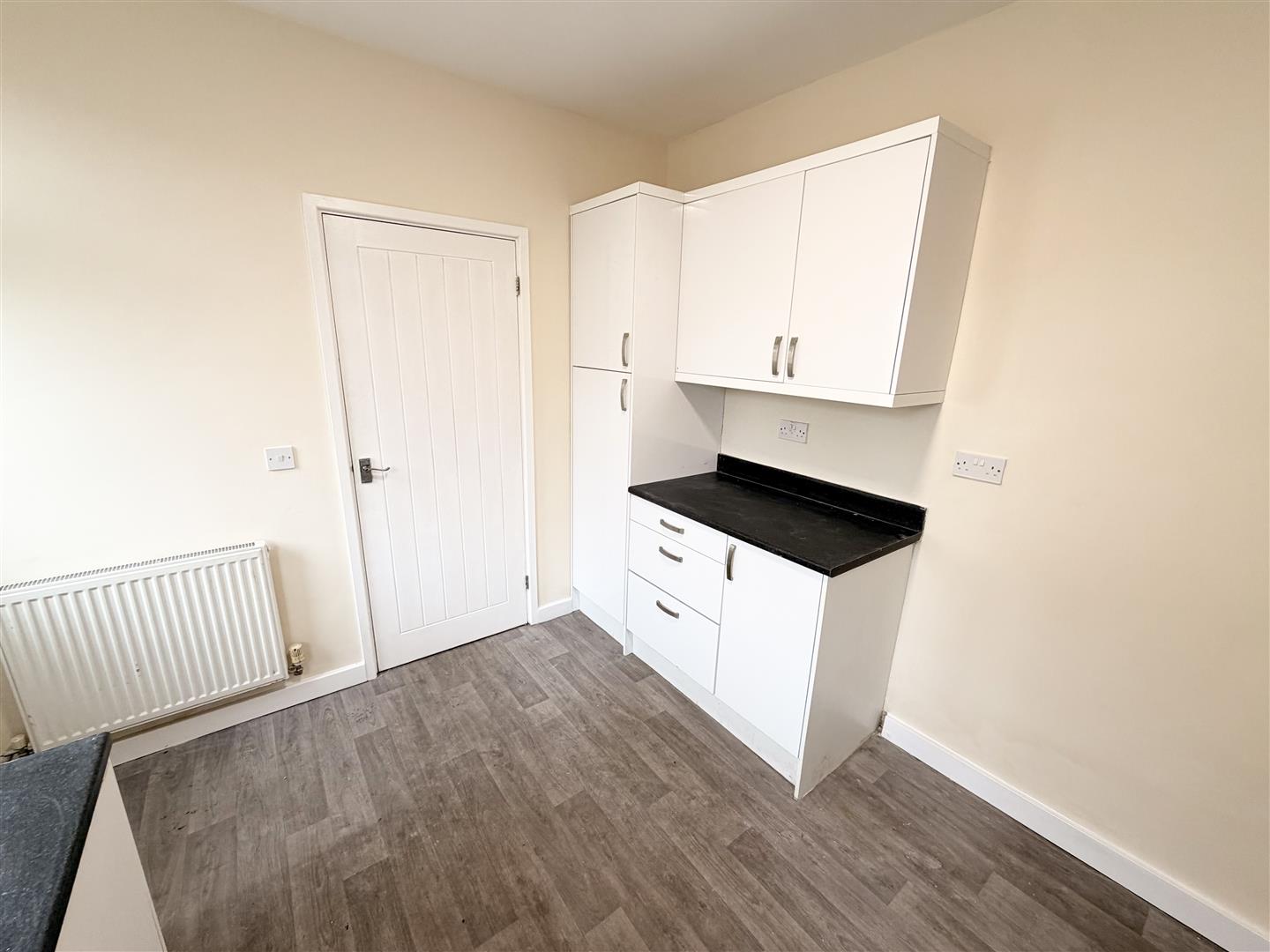 house - semi-detached for rent whittington street