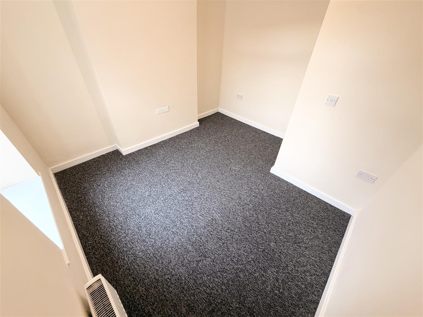 house - semi-detached for rent whittington street