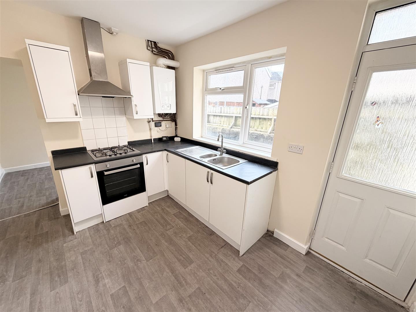 house - semi-detached for rent whittington street