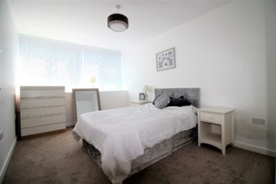 flat for rent isambard brunel road