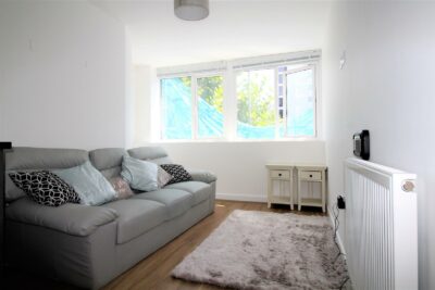 flat for rent isambard brunel road