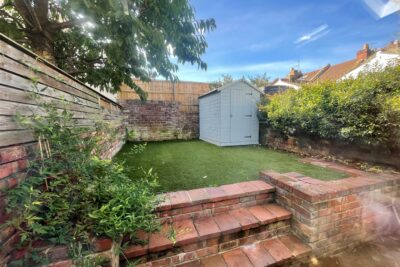 house - terraced for rent upton road