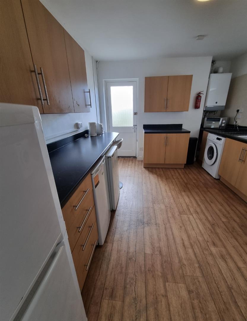 room for rent hilda street , pontypridd