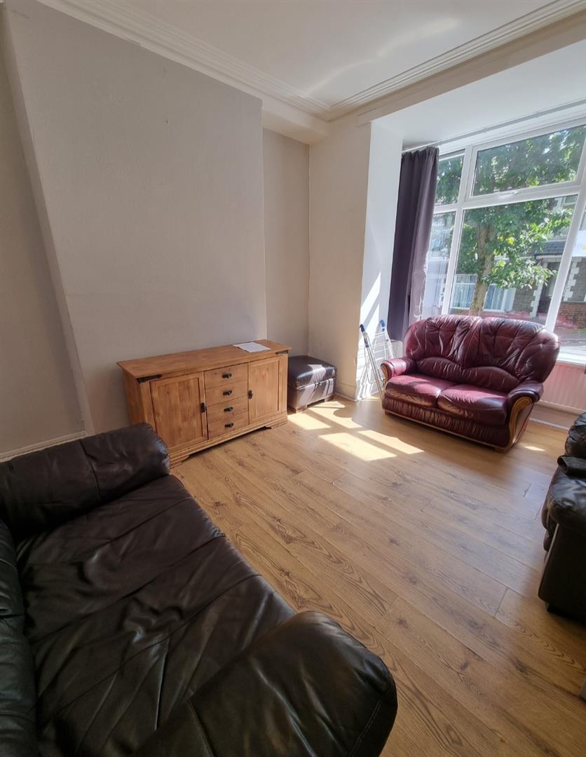 room for rent hilda street , pontypridd