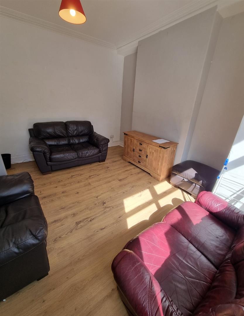 room for rent hilda street , pontypridd