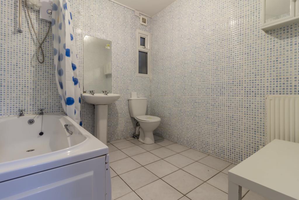 room for rent laura street