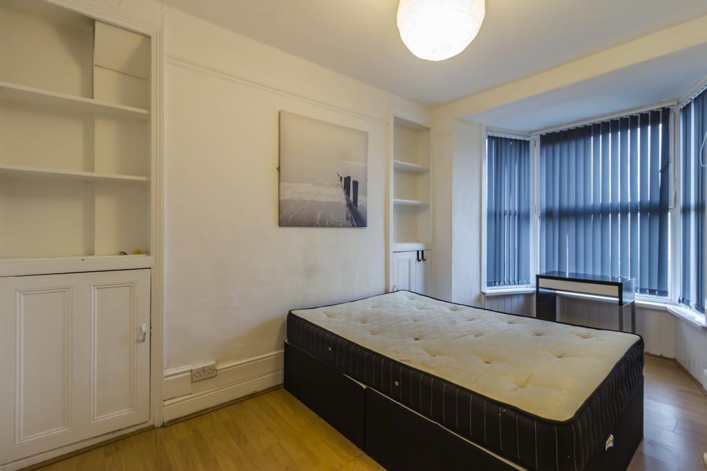 room for rent laura street