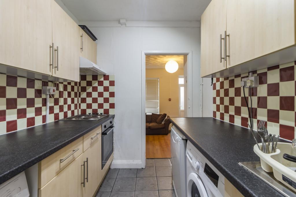 room for rent laura street