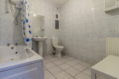 room for rent laura street