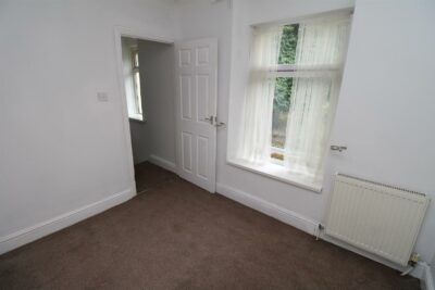 house - terraced for rent ynyscynon road