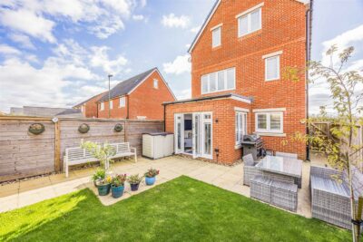 house - detached for sale heron close