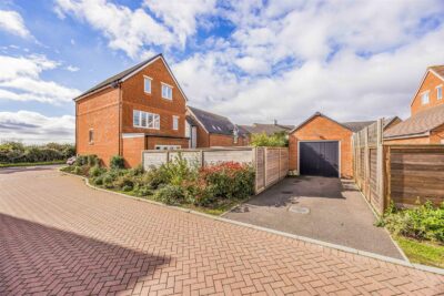 house - detached for sale heron close