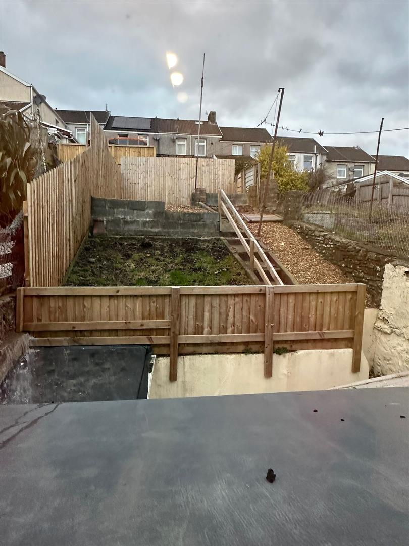 house - terraced for rent fox street