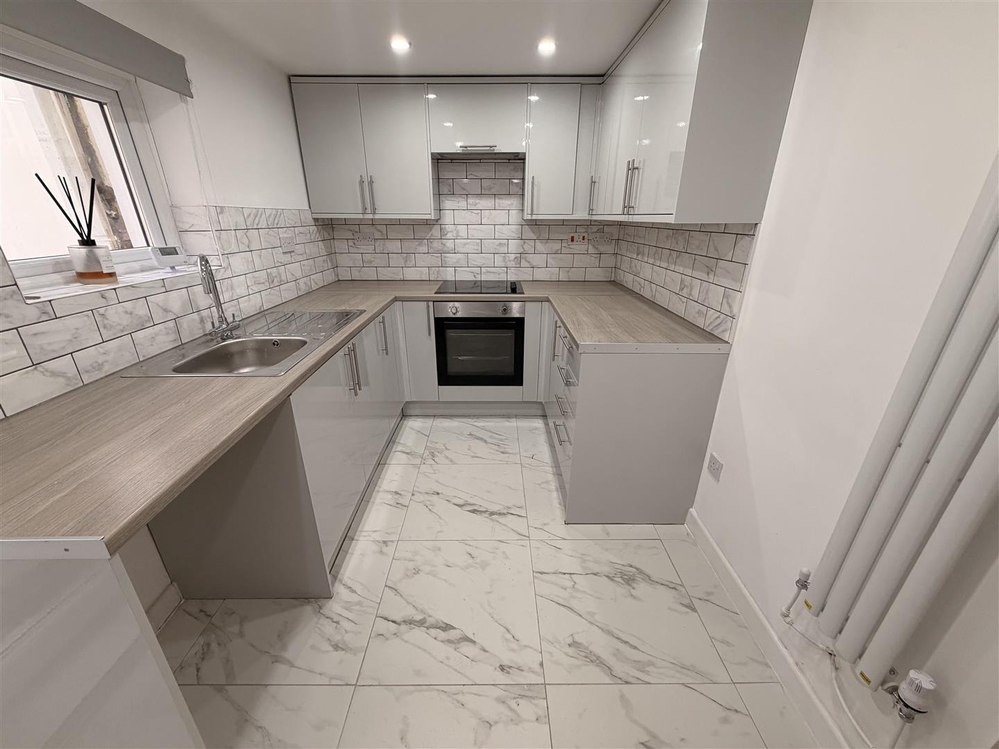 house - terraced for rent fox street