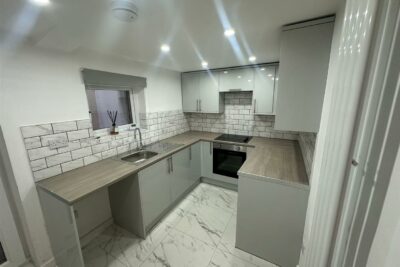 house - terraced for rent fox street