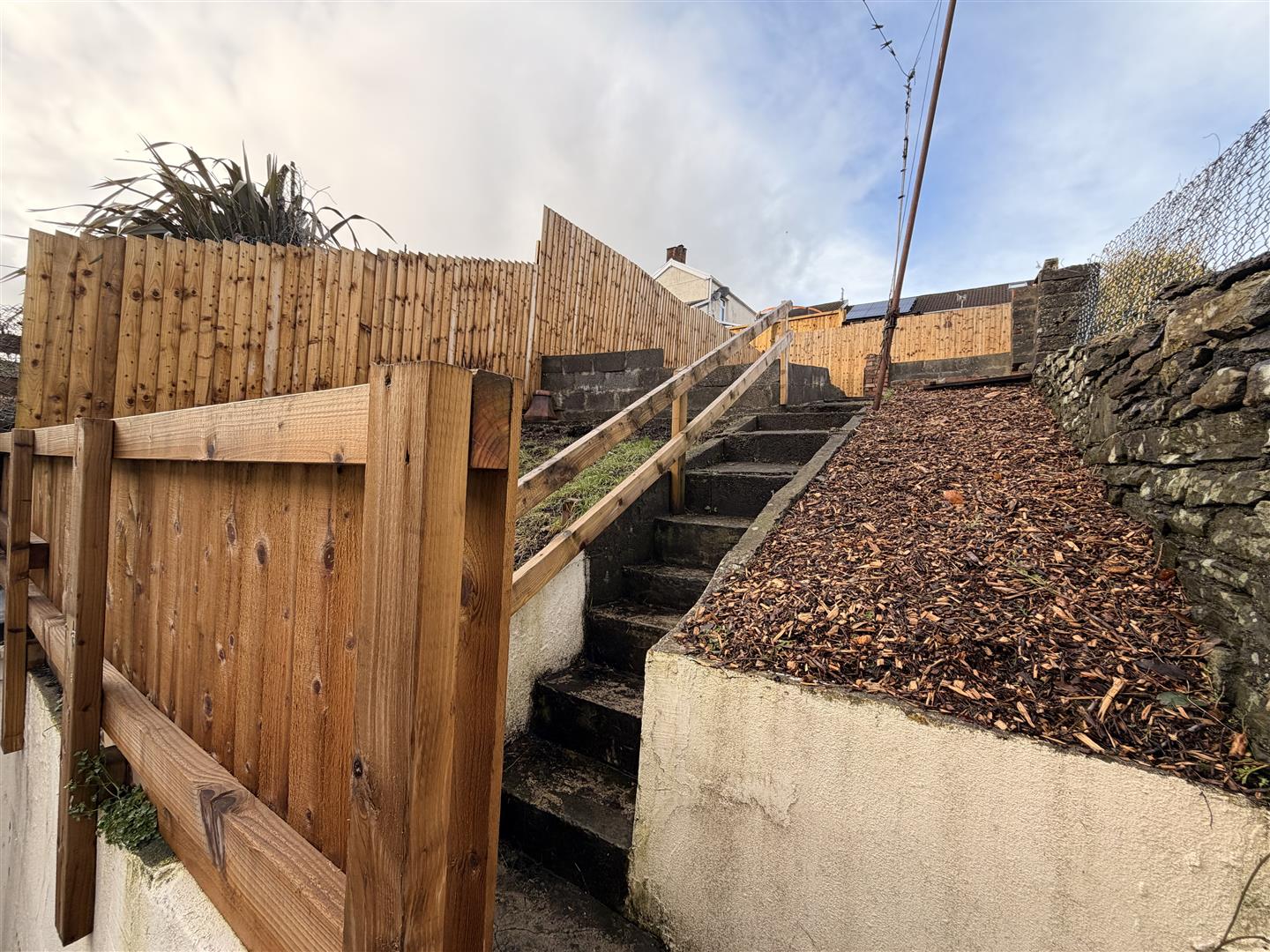 house - terraced for rent fox street