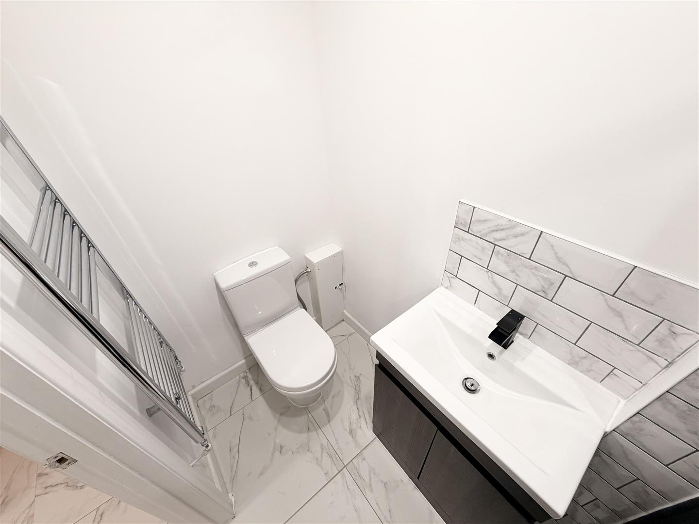 house - terraced for rent fox street
