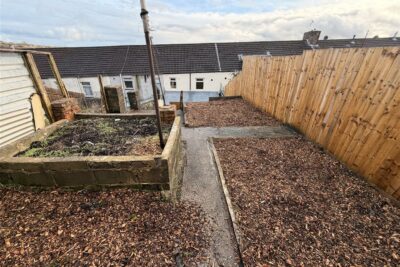 house - terraced for rent fox street