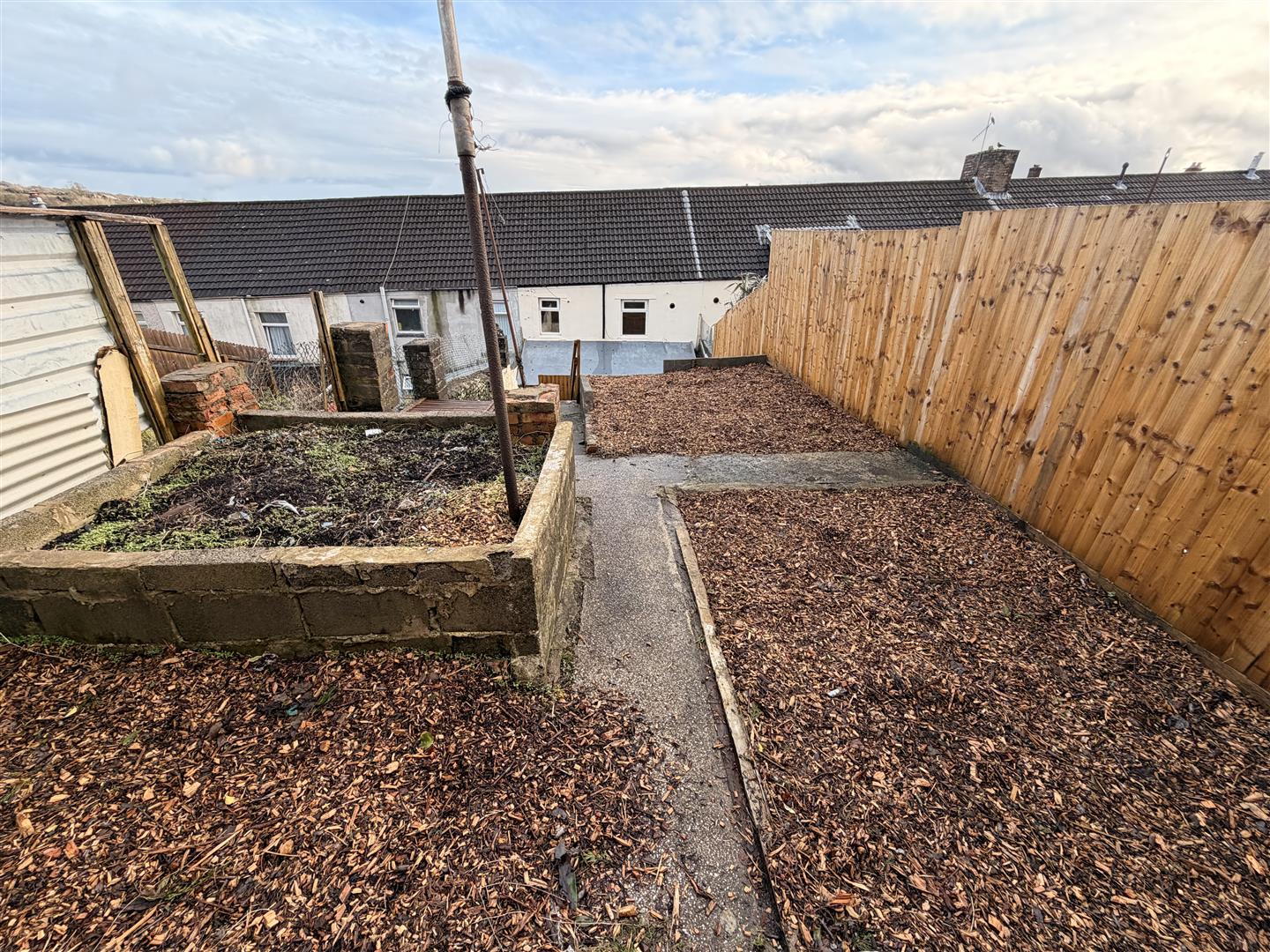 house - terraced for rent fox street