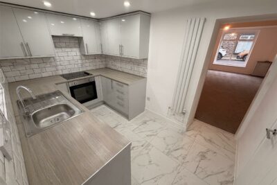 house - terraced for rent fox street
