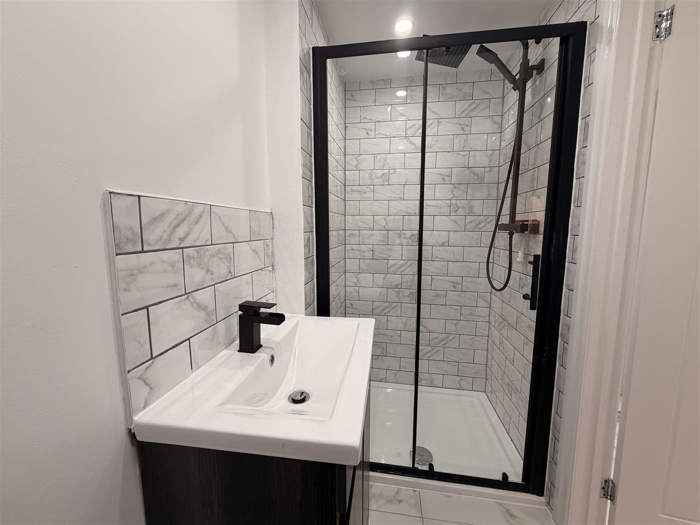 house - terraced for rent fox street