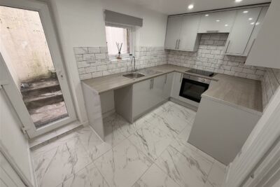 house - terraced for rent fox street
