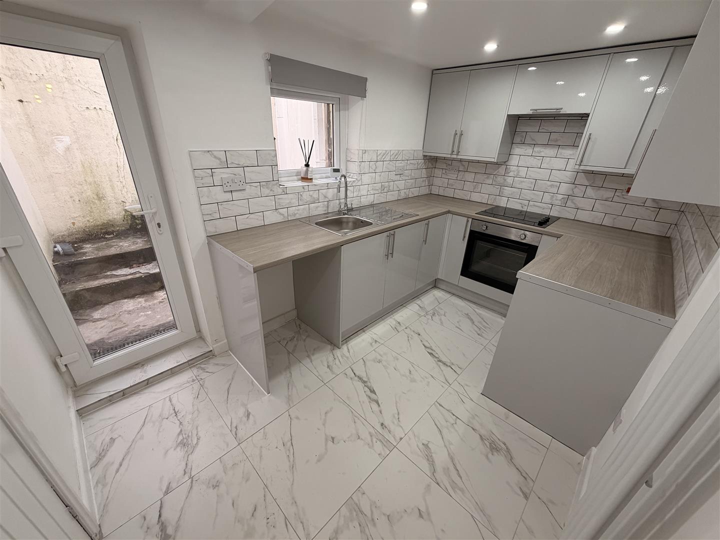 house - terraced for rent fox street