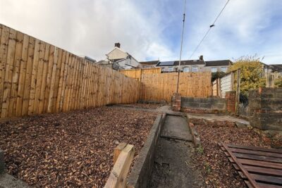 house - terraced for rent fox street