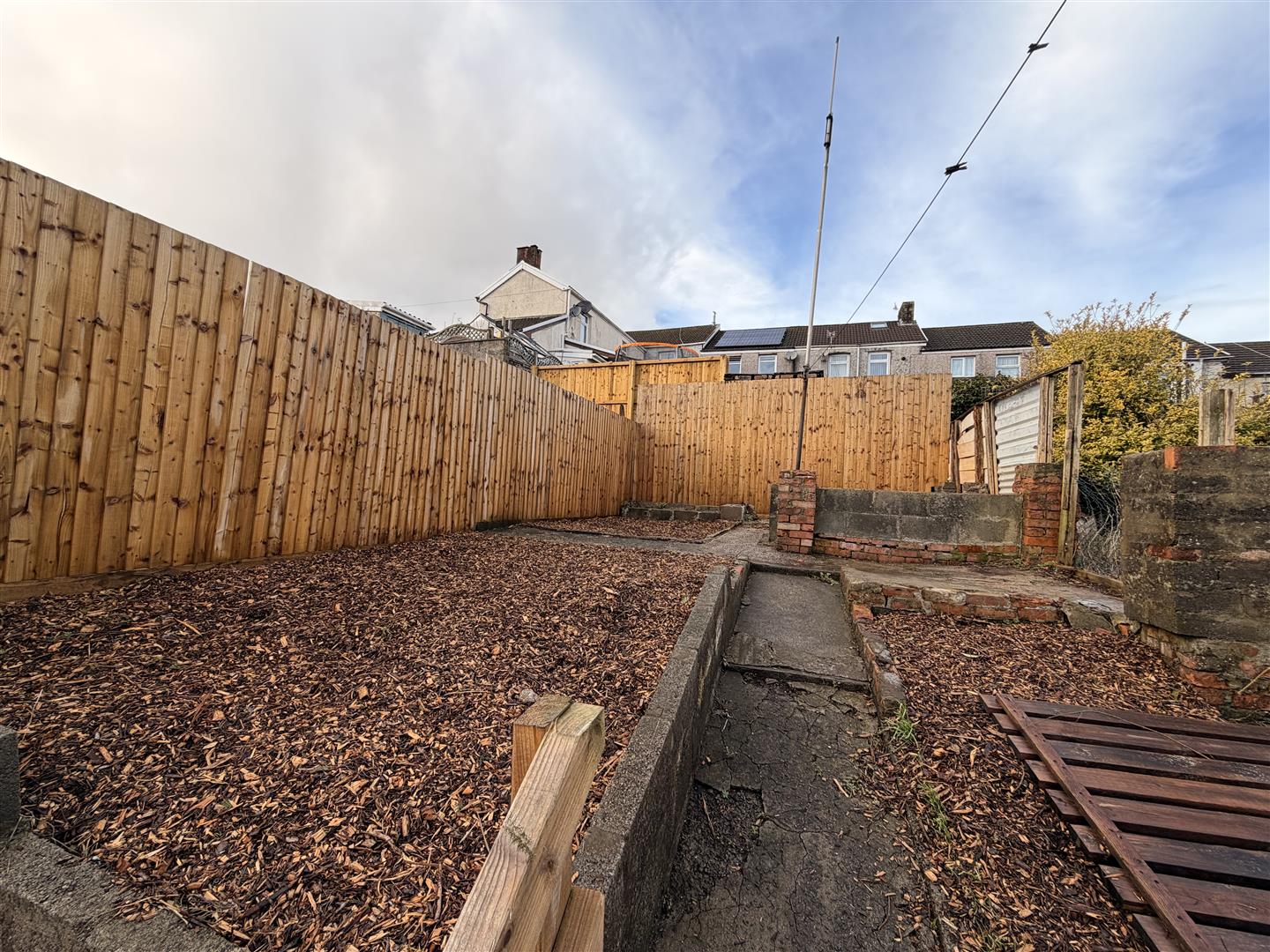 house - terraced for rent fox street