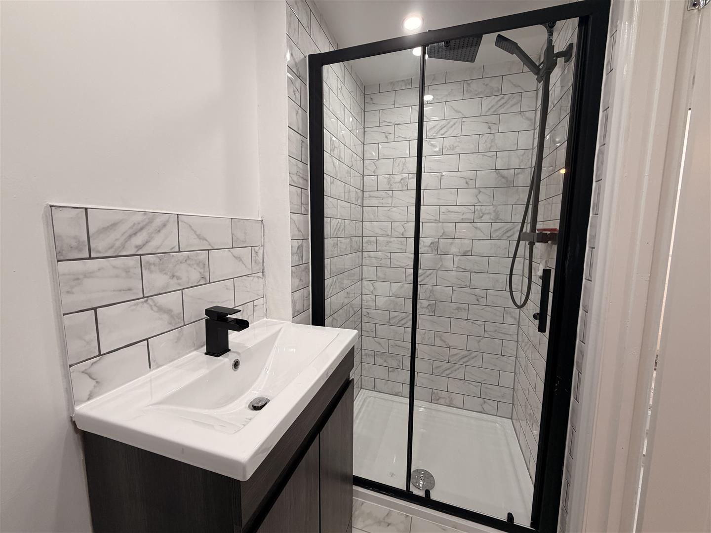 house - terraced for rent fox street