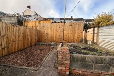 house - terraced for rent fox street