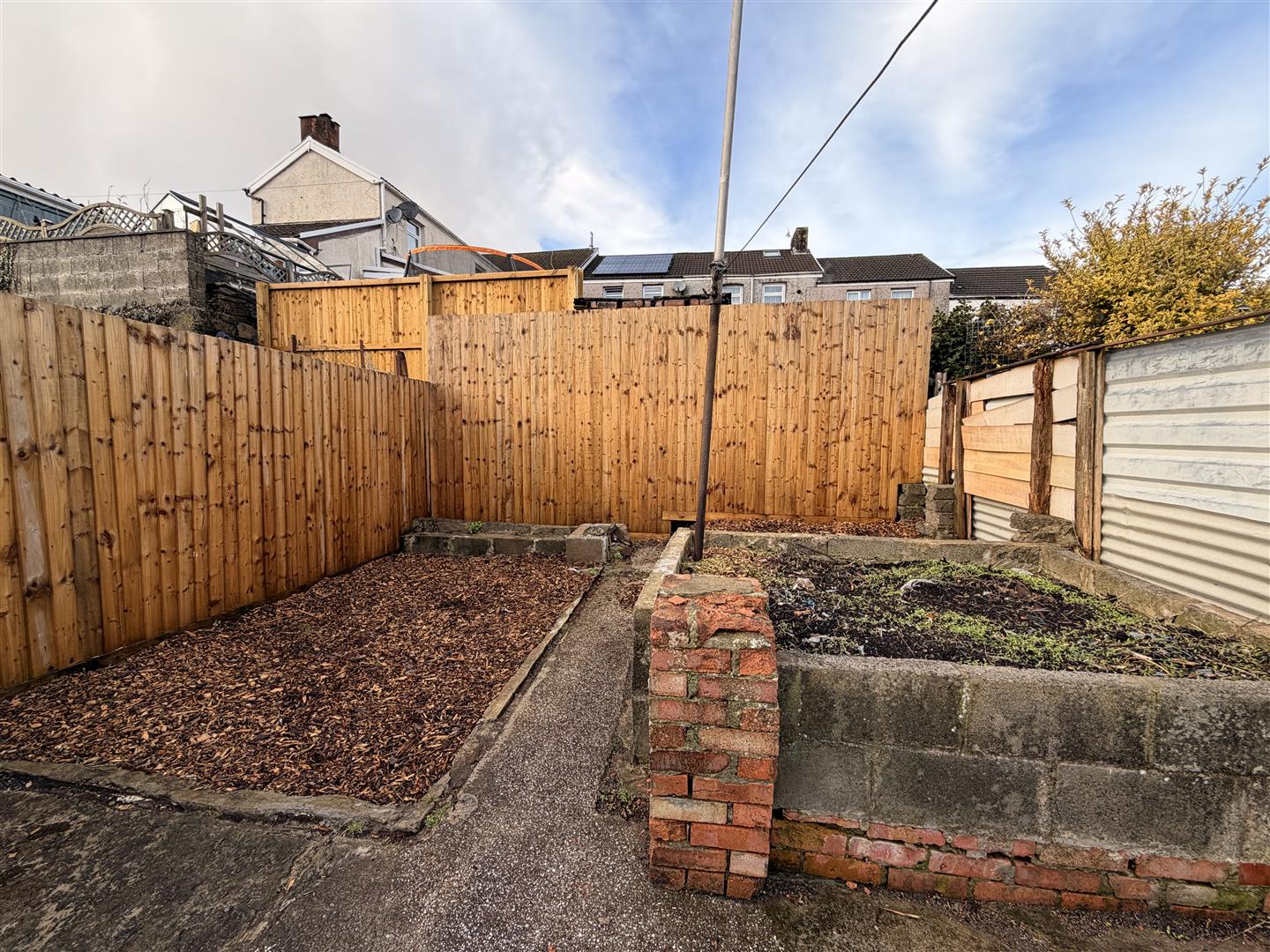 house - terraced for rent fox street