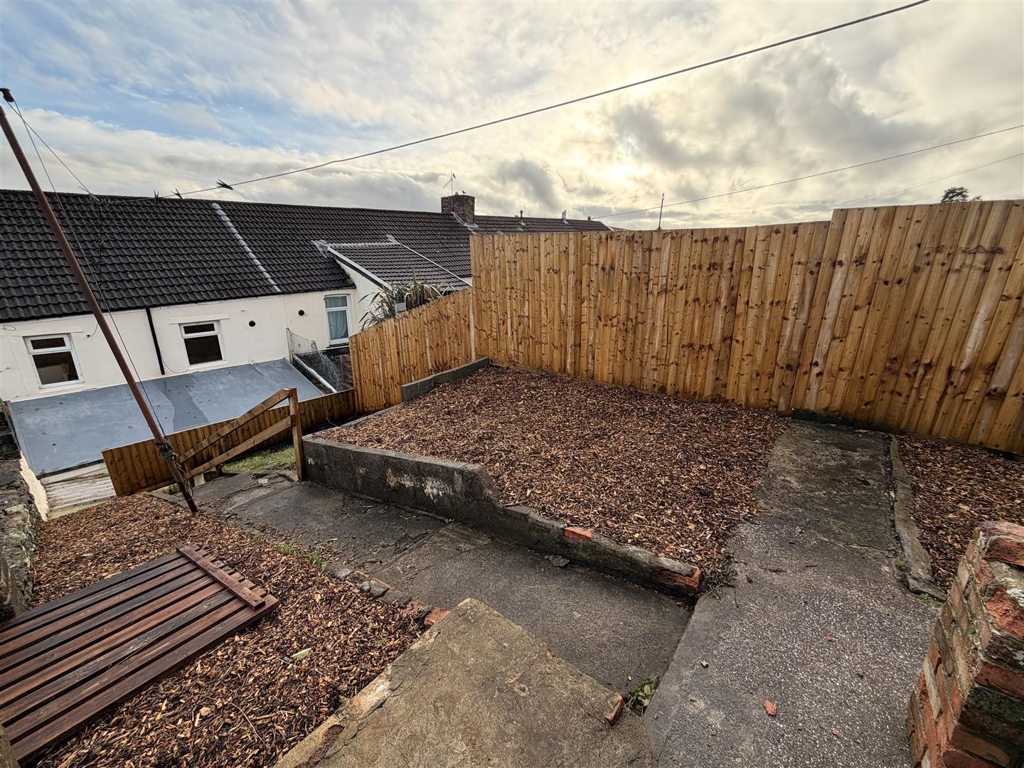 house - terraced for rent fox street