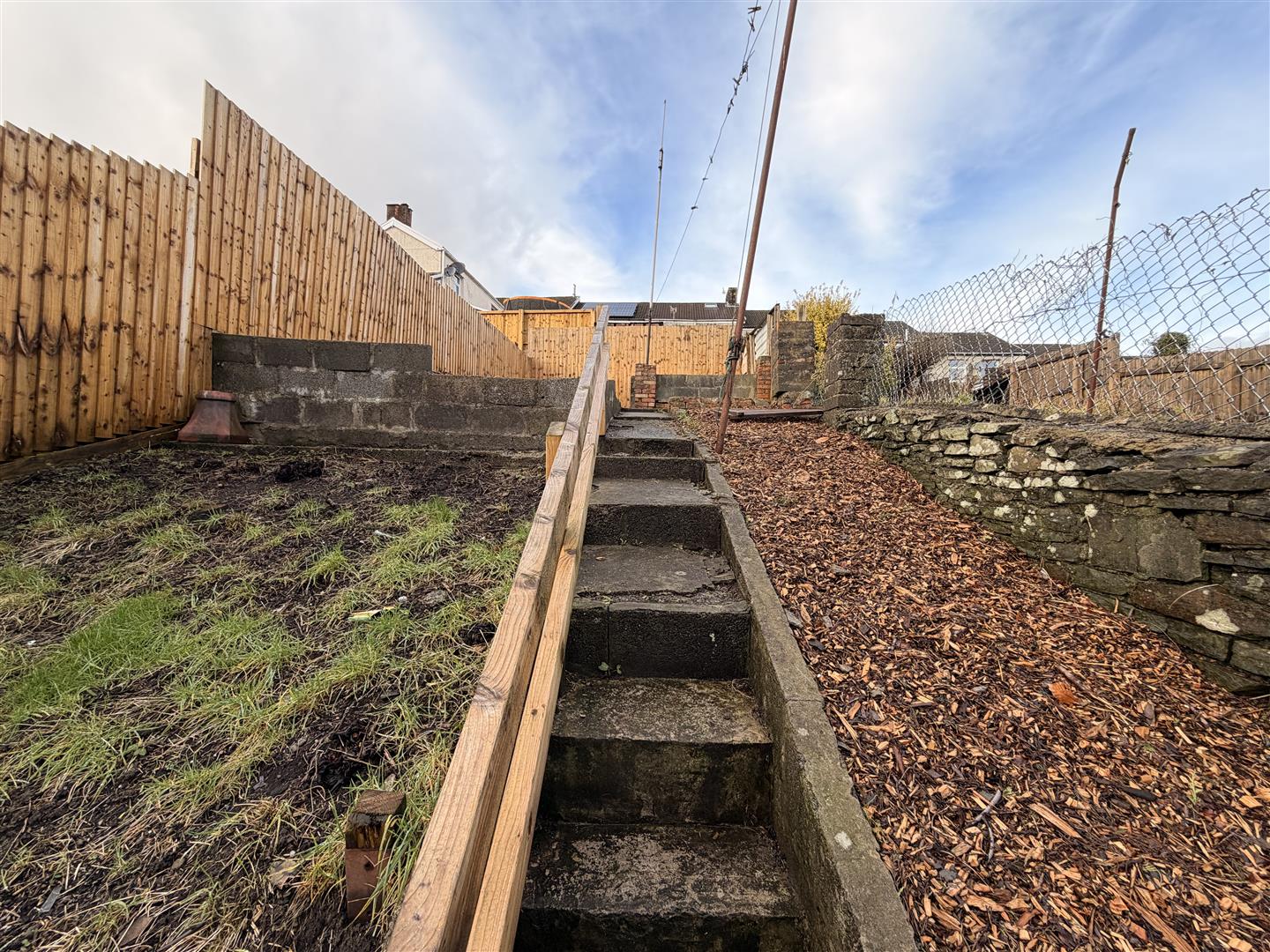 house - terraced for rent fox street